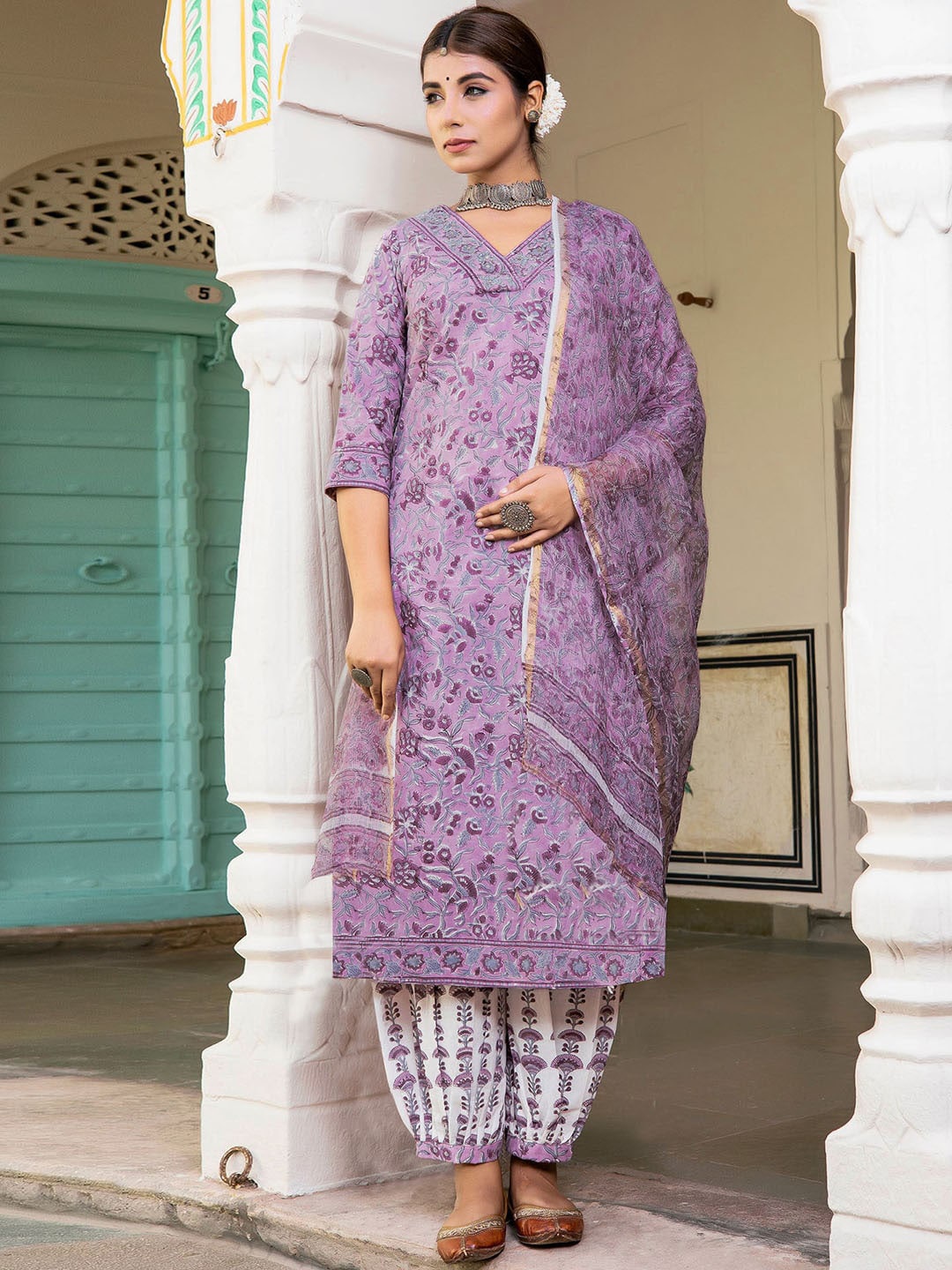 

KALINI Floral Printed Regular Kurta With Salwar & Dupatta, Lavender