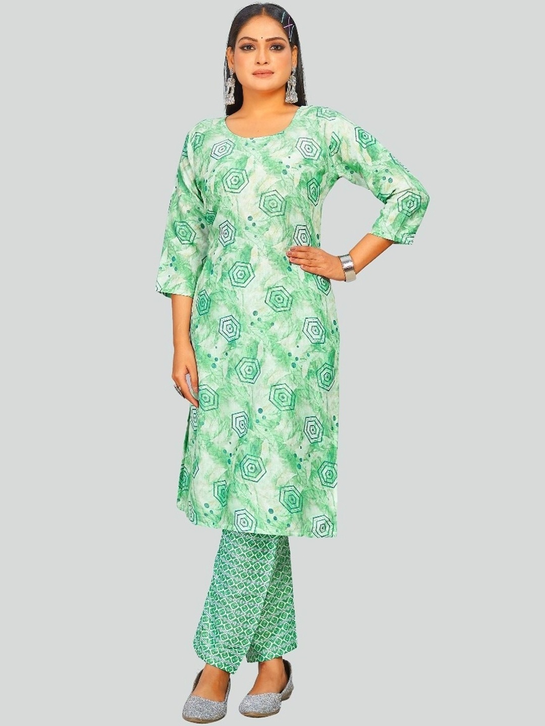 

BAESD Geometric Printed Round Neck Regular Straight Kurta With Trousers, Green