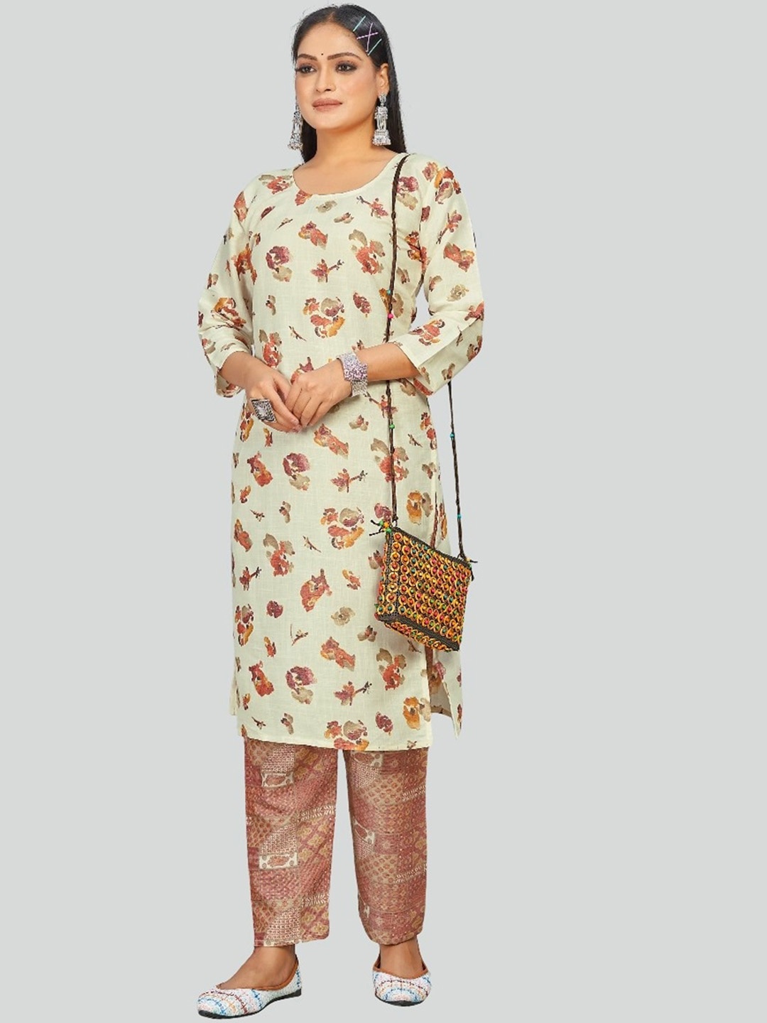 

BAESD Floral Printed Straight Round Neck Kurta With Trouser, Red