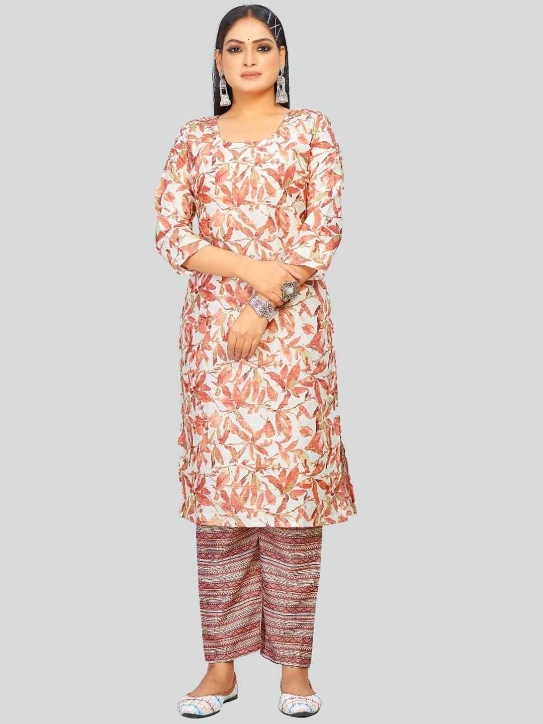 

BAESD Floral Printed Straight Kurta With Trouser, Red