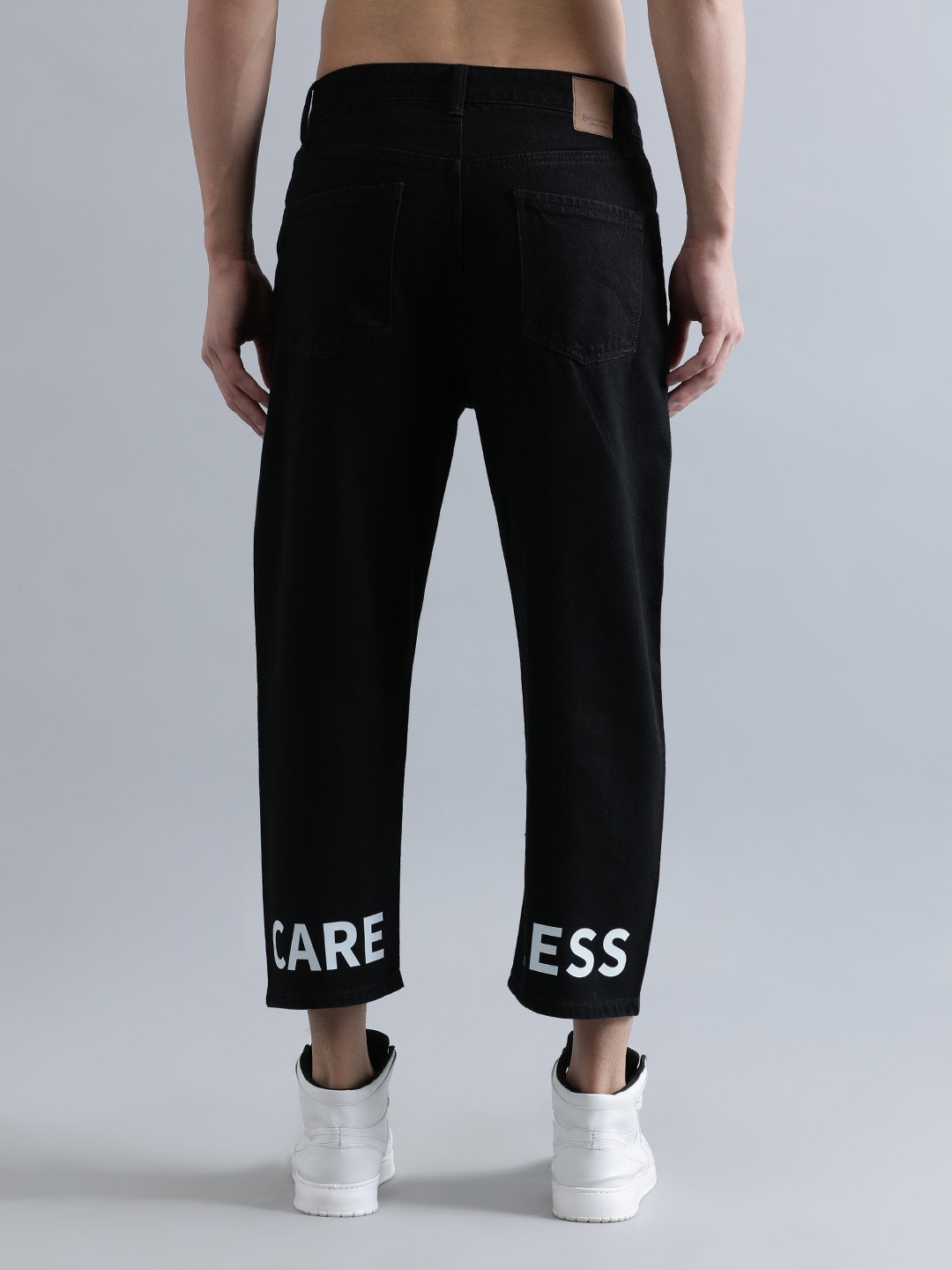 

Bene Kleed Men Loose Fit Pure Cotton Printed Cropped Jeans, Black