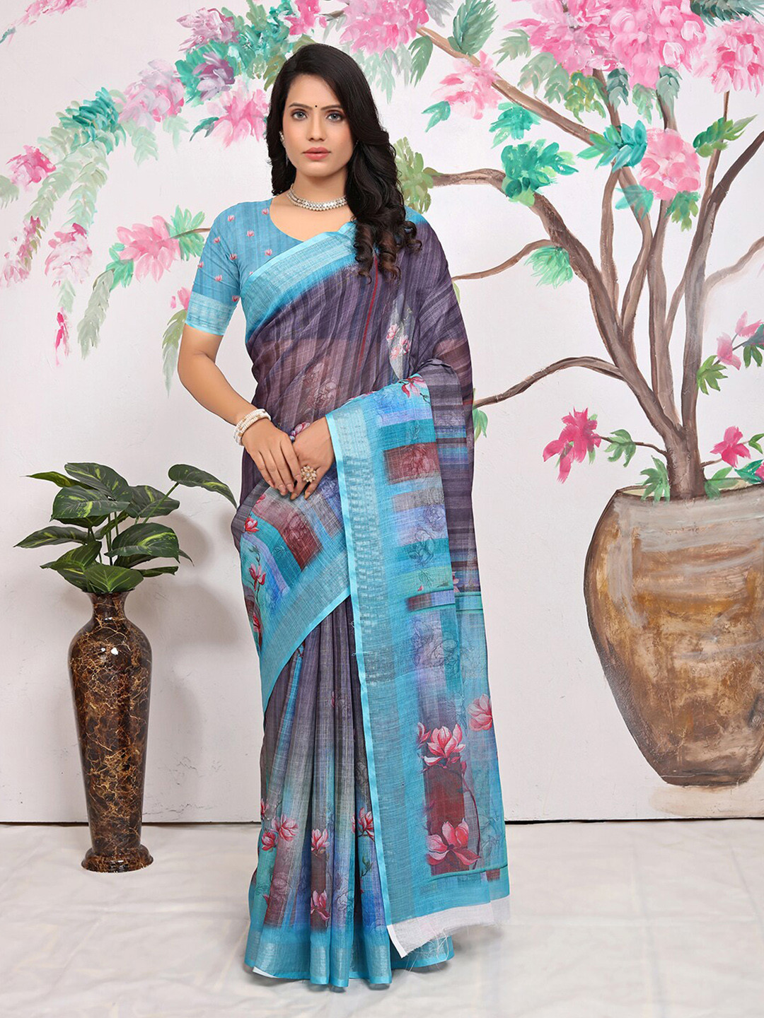 

Pionex Floral Printed Zari Block Print Saree, Blue