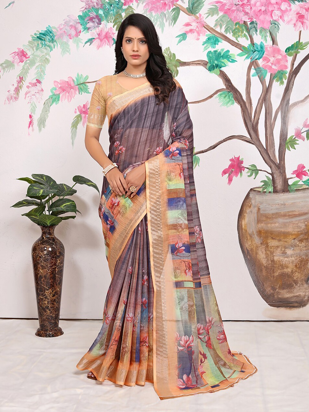 

Pionex Floral Printed Zari Block Print Saree, Gold