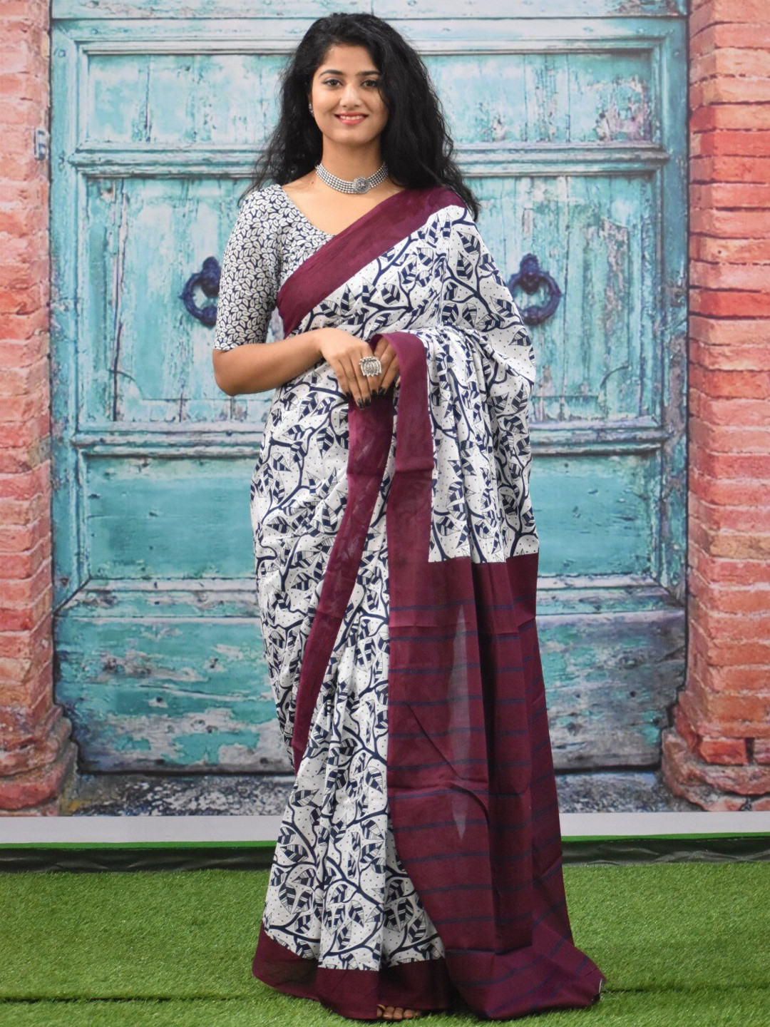 

JALTHER Ethnic Motifs Pure Cotton Block Print Saree, White