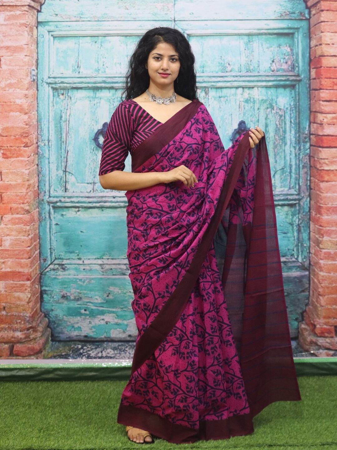 

JALTHER Ethnic Motifs Pure Cotton Block Print Saree, Purple