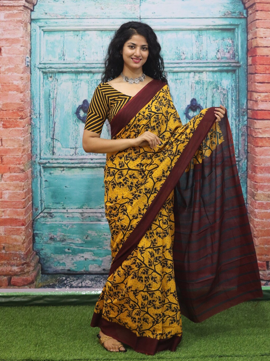 

JALTHER Floral Pure Cotton Block Print Saree, Yellow