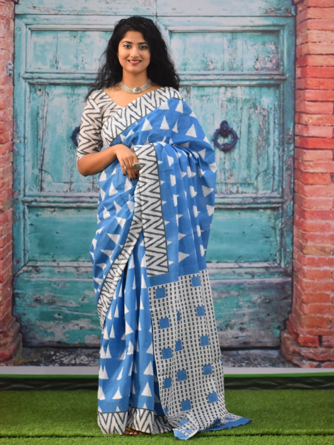 

JALTHER Geometric Pure Cotton Block Print Saree, Blue