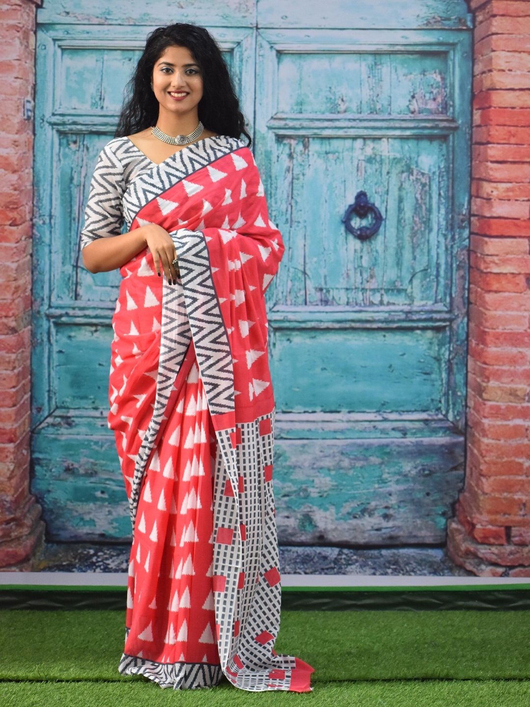 

JALTHER Geometric Pure Cotton Block Print Saree, Pink