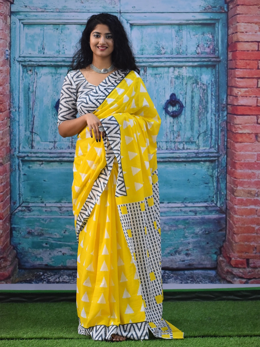 

JALTHER Geometric Pure Cotton Block Print Saree, Yellow