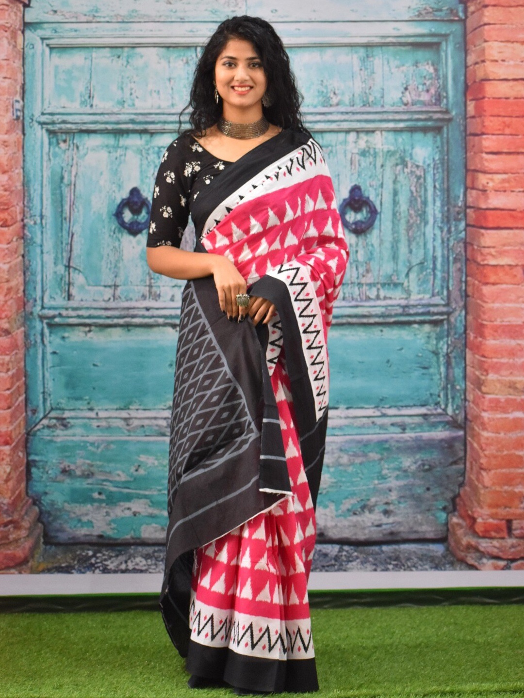 

JALTHER Geometric Pure Cotton Block Print Saree, Pink