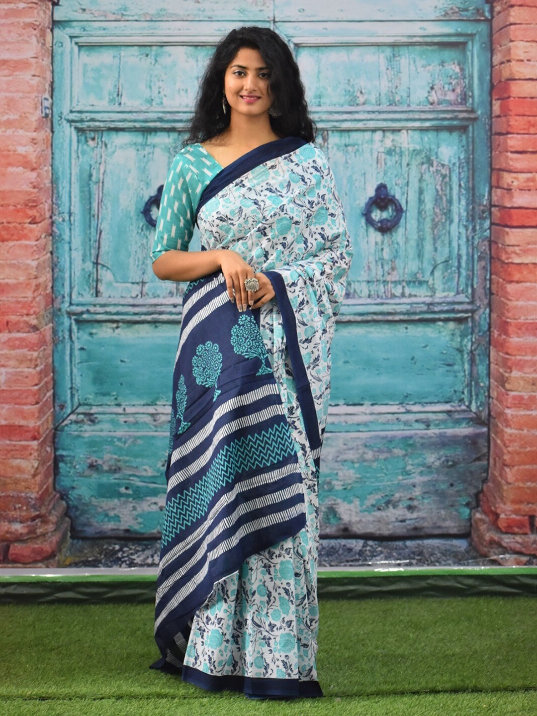 

JALTHER Ethnic Motifs Pure Cotton Block Print Saree, White