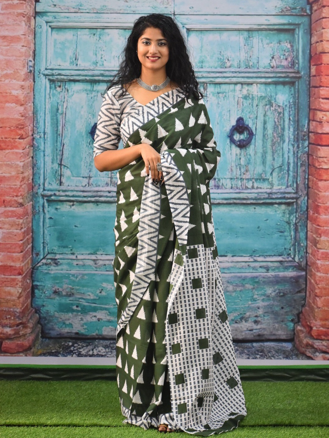 

JALTHER Pure Cotton Block Print Saree, Green