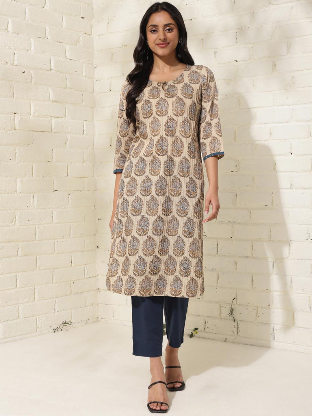 

Fabindia Paisley Printed Key-hole Neck Three-Quarter Sleeves Cotton Straight Kurta, Beige