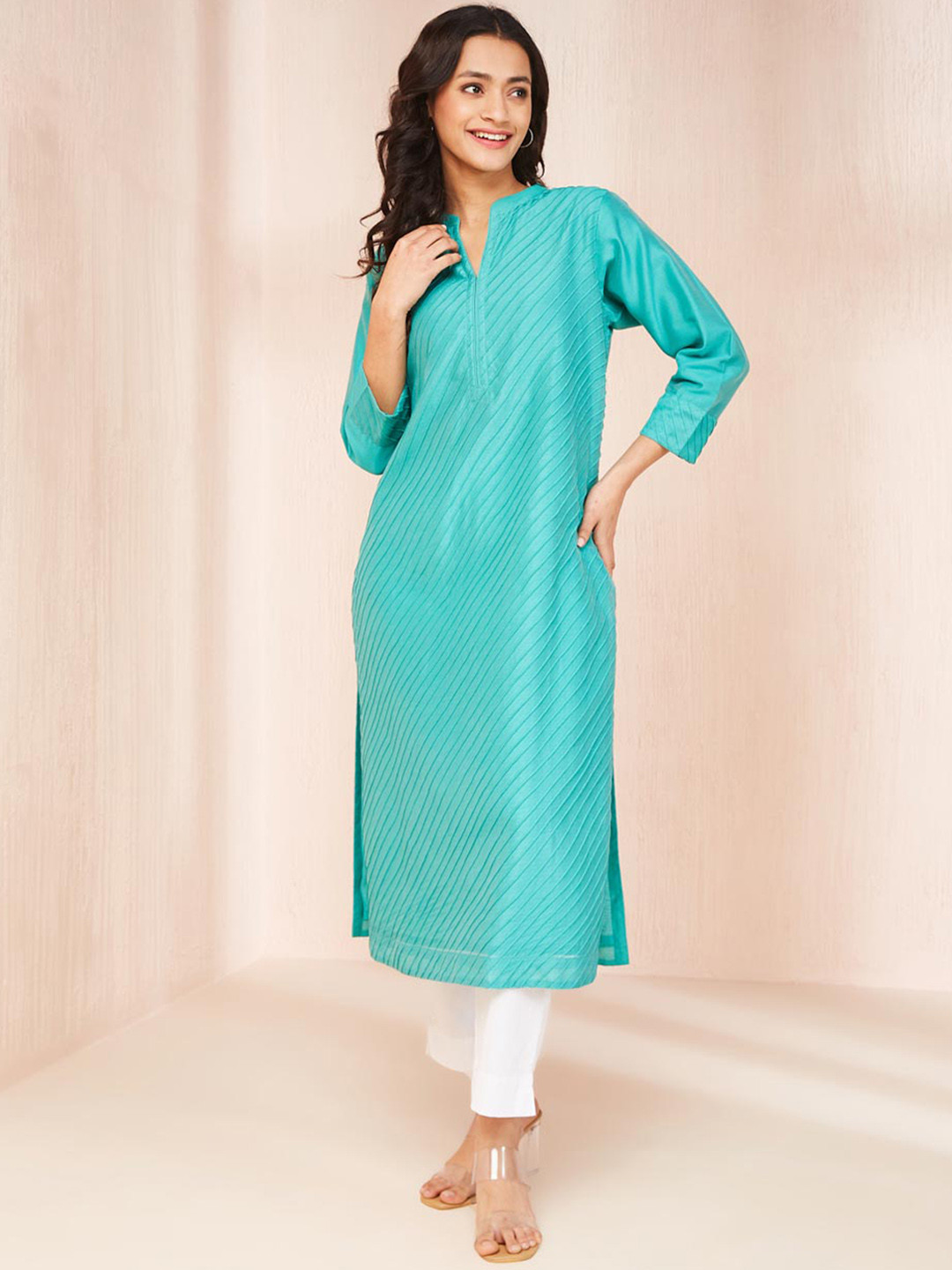 

Fabindia Self Design Mandarin Collar Three-Quarter Sleeves Cotton Silk Straight Kurta, Green