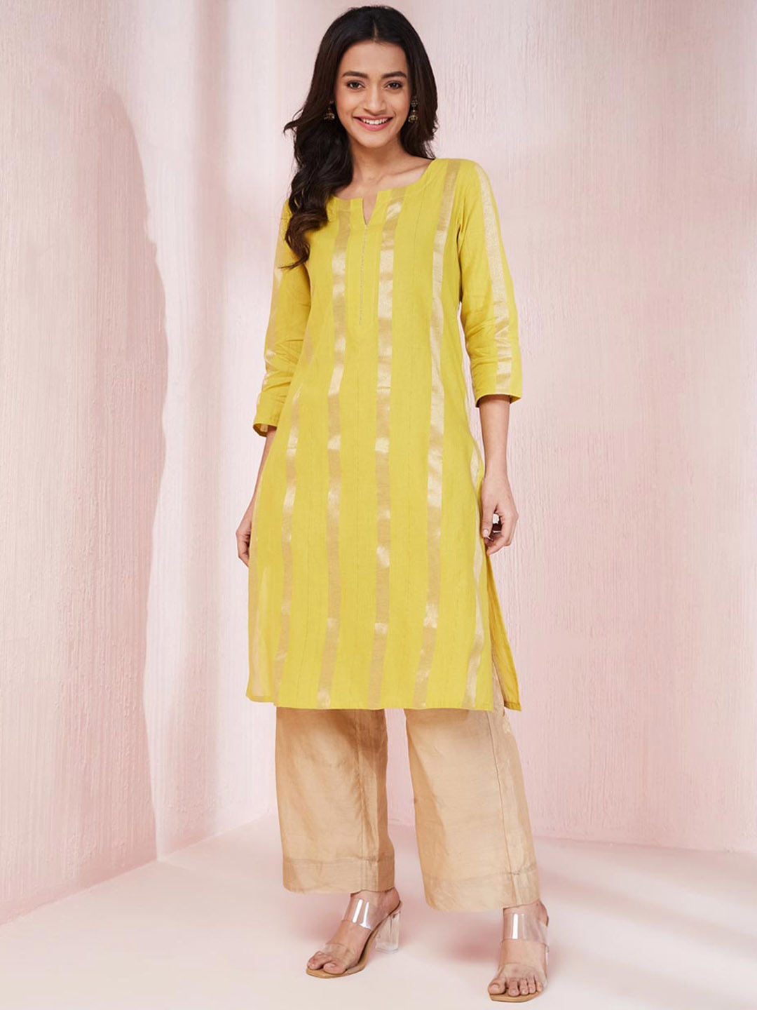

Fabindia Striped Notched Neck Straight Kurta, Yellow