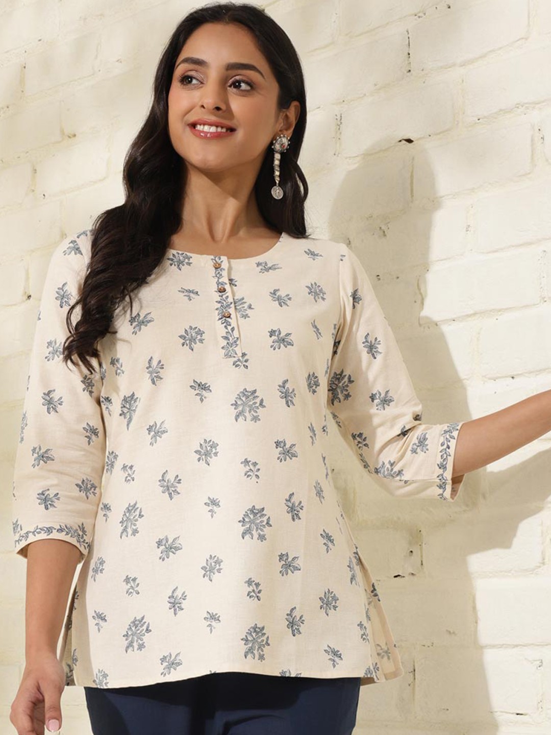 

Fabindia Floral Printed Cotton Strigth Kurta, Beige