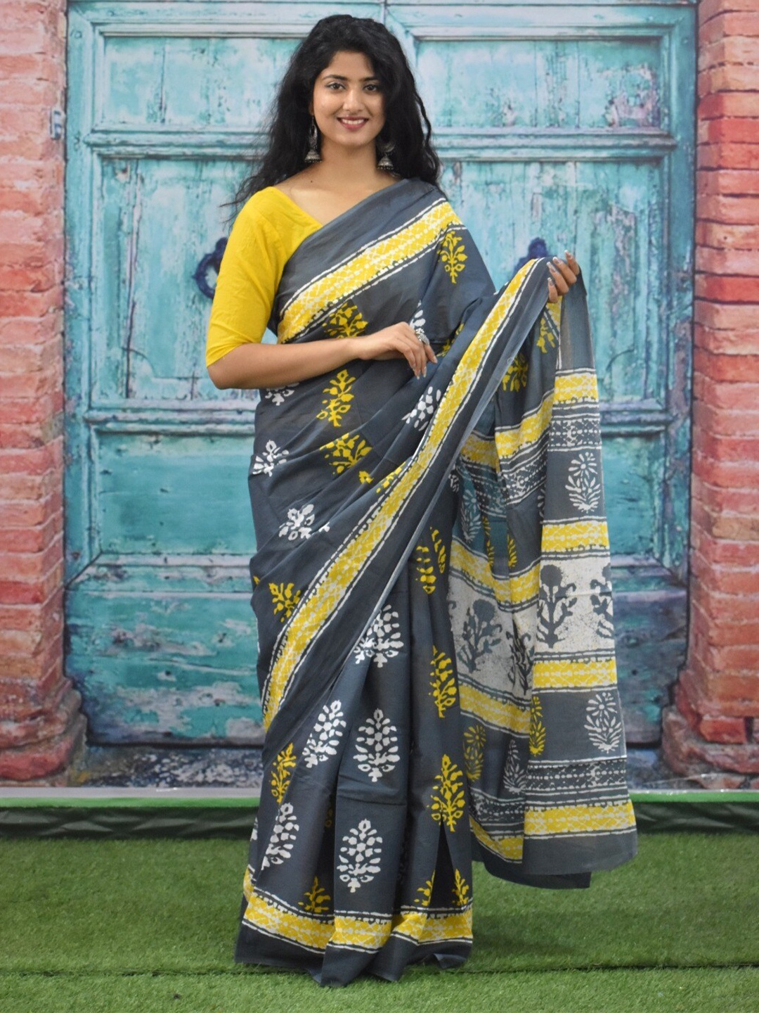 

JALTHER Floral Pure Cotton Block Print Saree, Grey