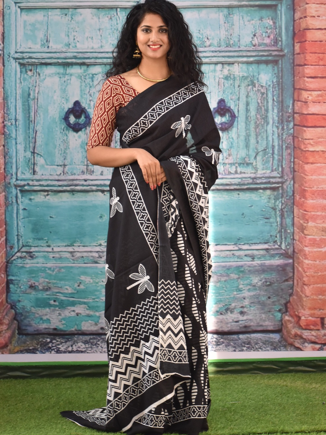 

JALTHER Geometric Printed Pure Cotton Block Print Saree, Black