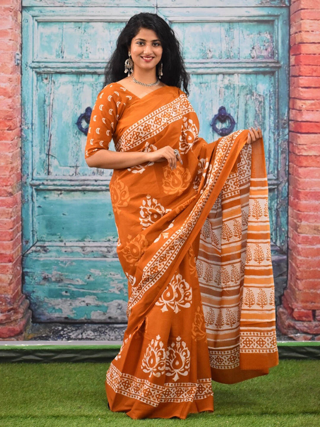 

JALTHER Geometric Printed Pure Cotton Block Print Saree, Mustard