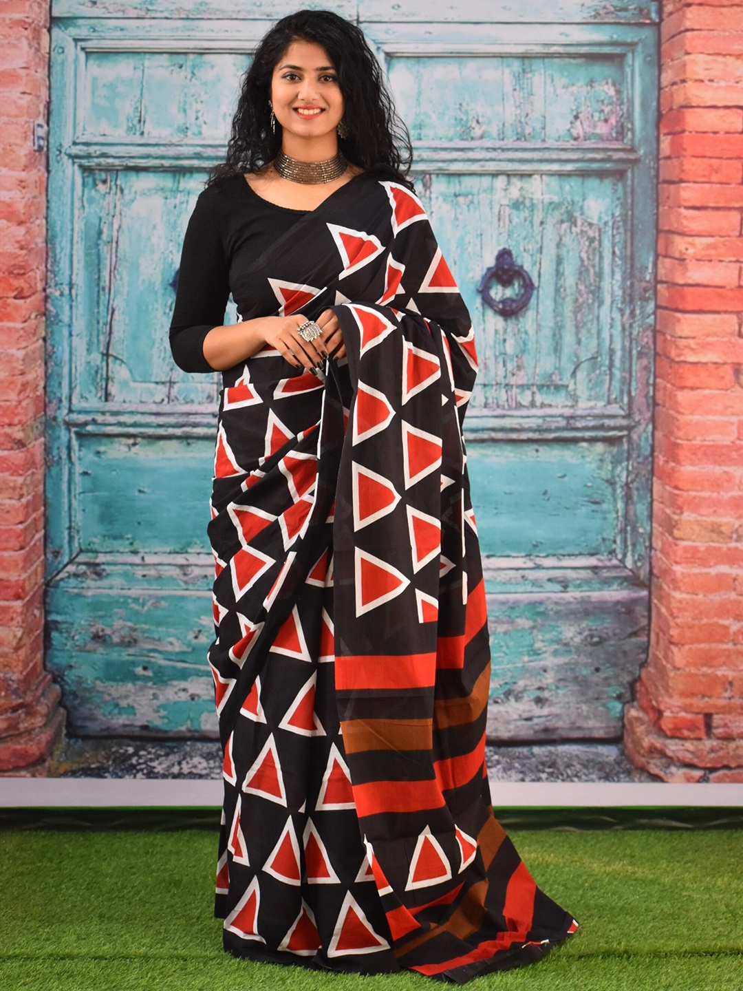 

JALTHER Geometric Printed Pure Cotton Block Print Saree, Black