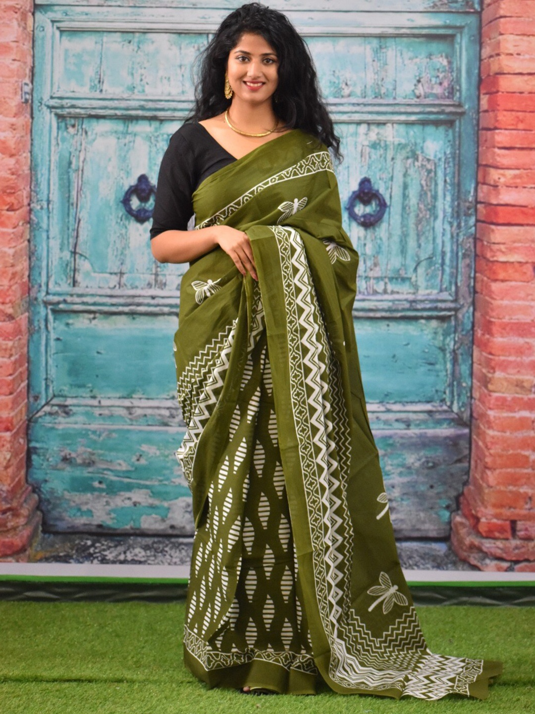 

JALTHER Geometric Printed Pure Cotton Block Print Saree, Green