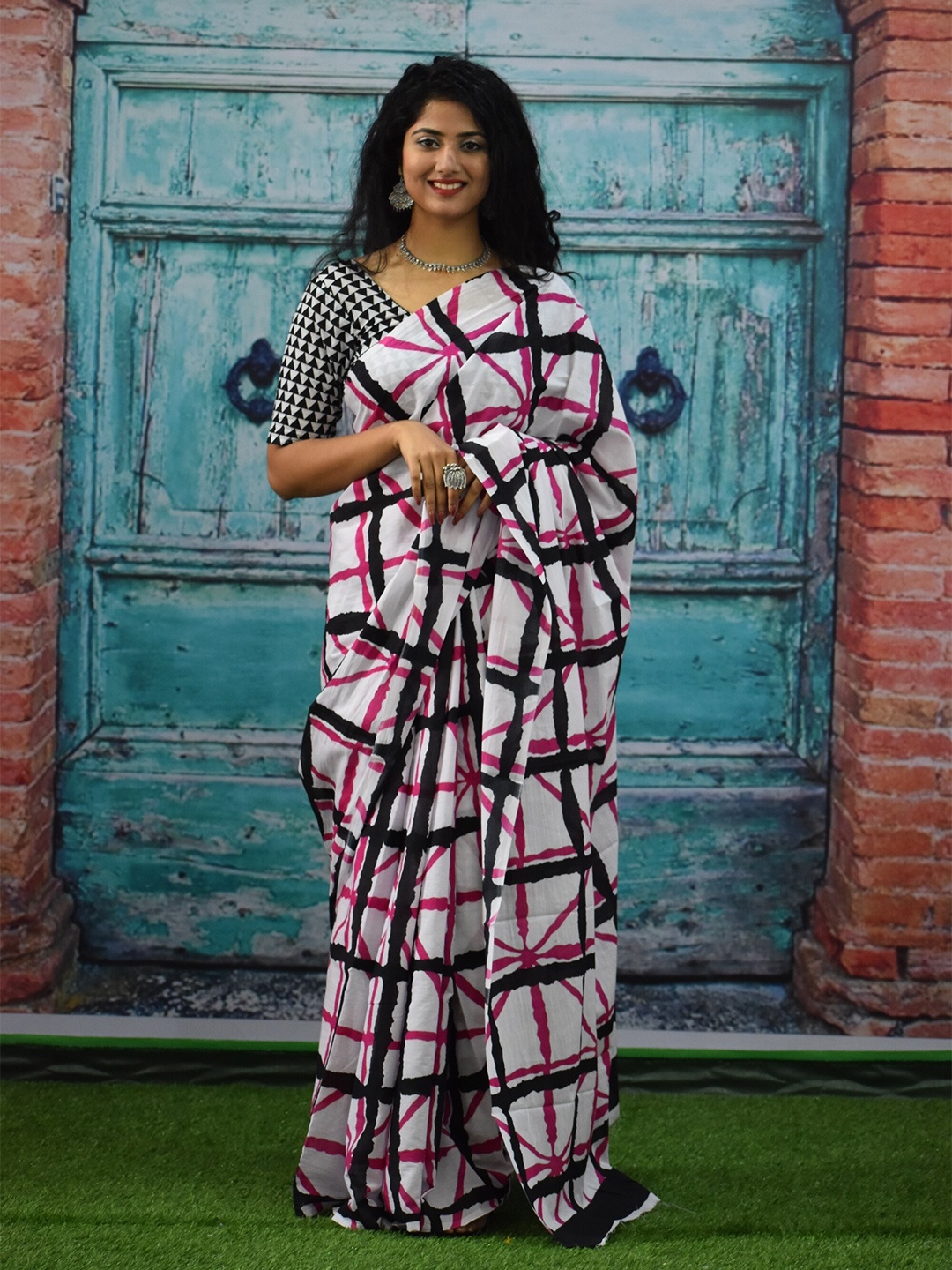 

JALTHER Geometric Pure Cotton Block Print Saree, White