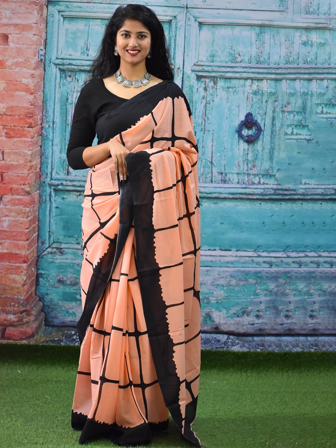 

JALTHER Checked Block Printed Saree, Peach