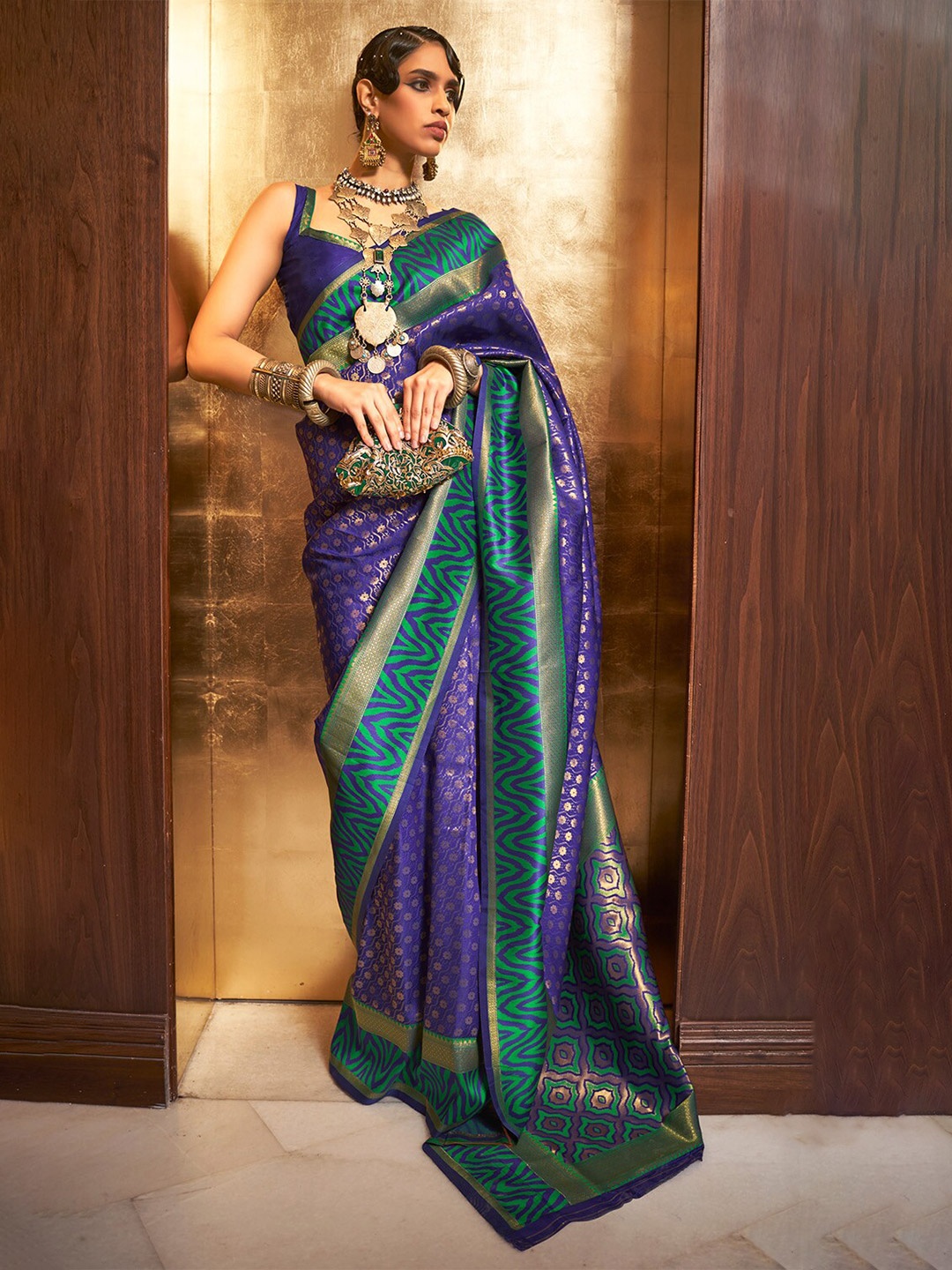 

DEVATITHI Floral Woven Design Kanjeevaram Zari Saree, Purple