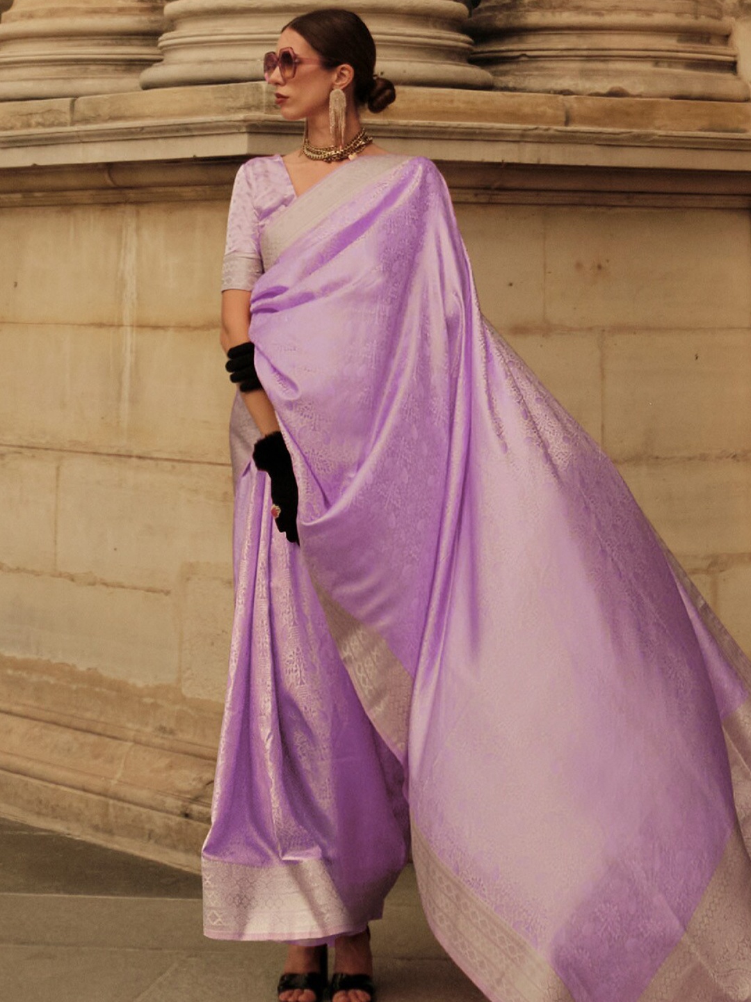 

DEVATITHI Ethnic Motifs Woven Design Zari Saree, Purple