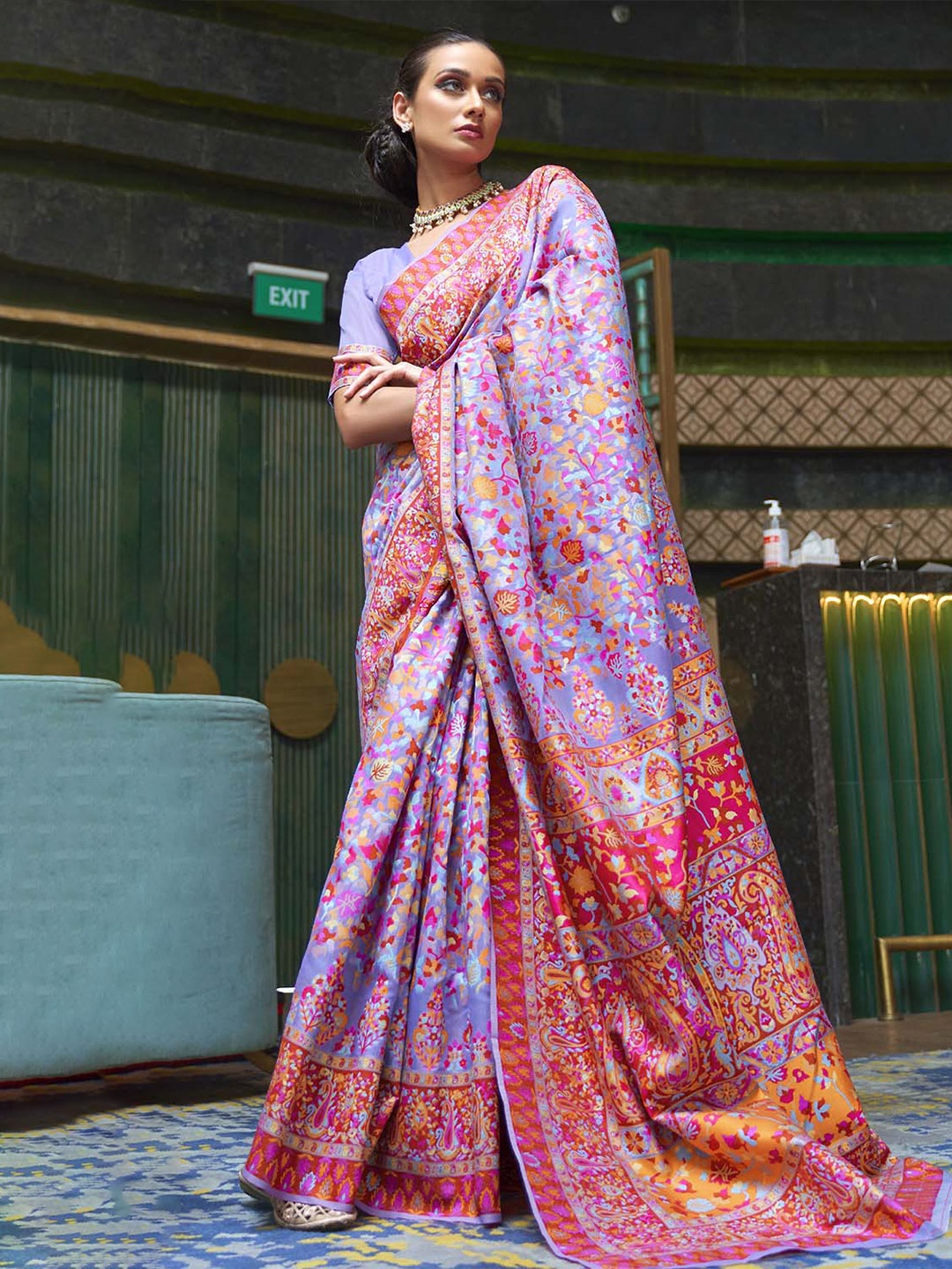 

DEVATITHI Floral Printed Banarasi Patola Saree, Purple