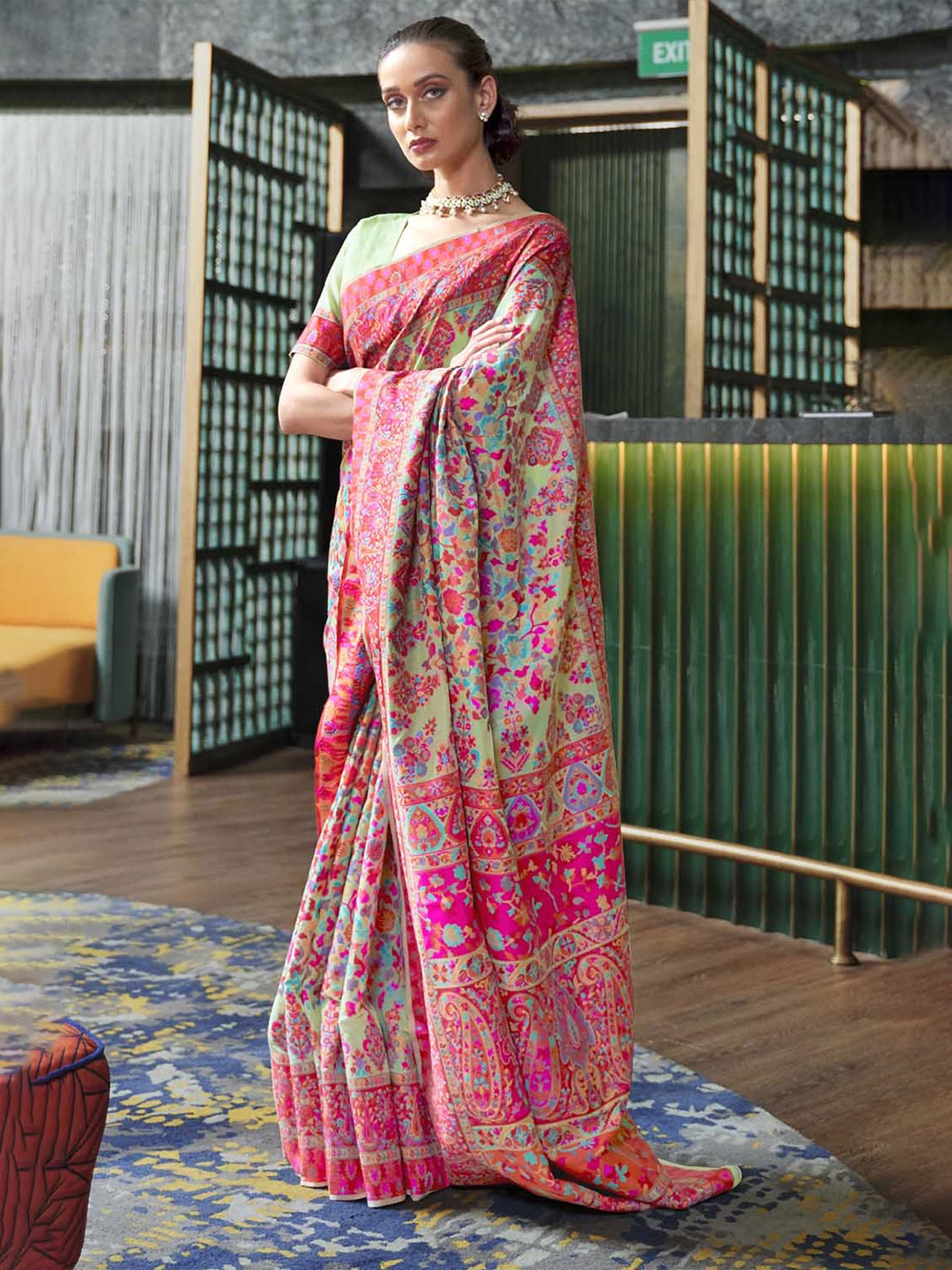 

DEVATITHI Floral Woven Design Banarasi Saree, Green