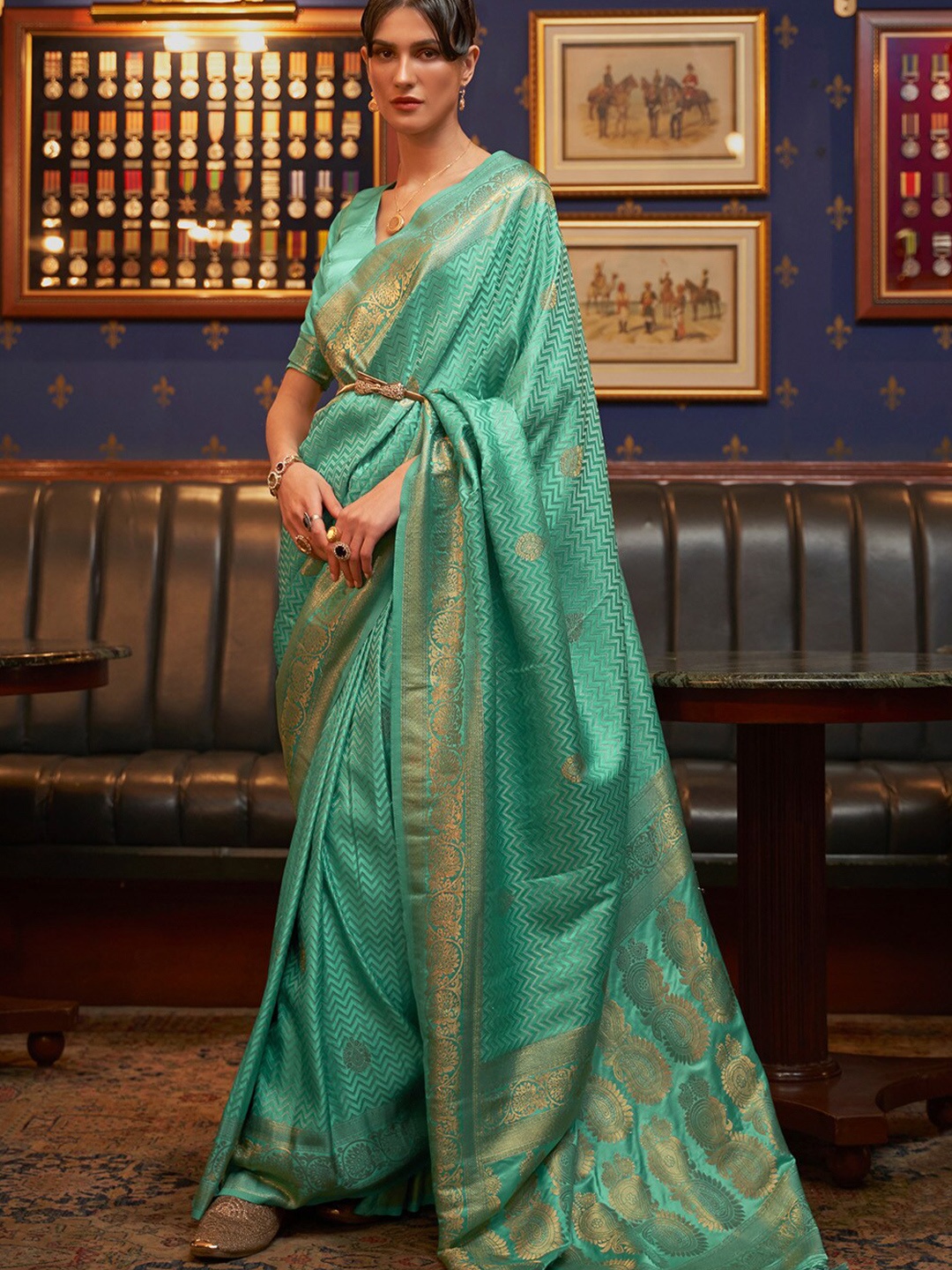

DEVATITHI Woven Design Zari Saree, Blue