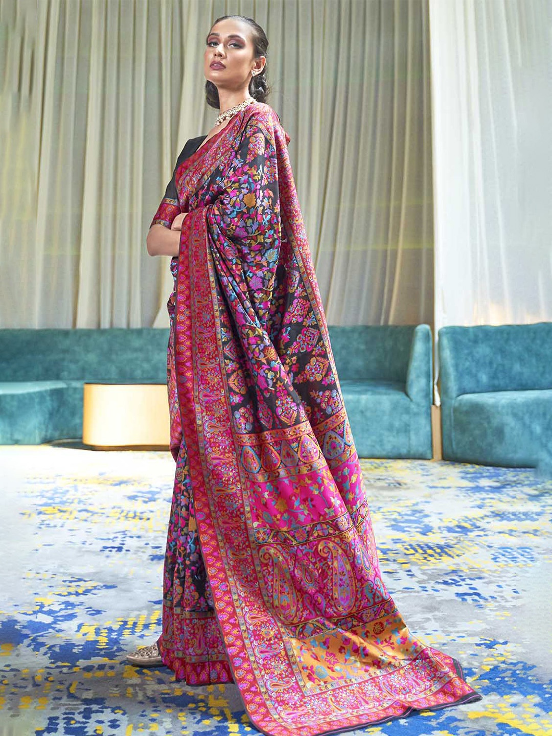 

DEVATITHI Floral Printed Zari Banarasi Saree, Black