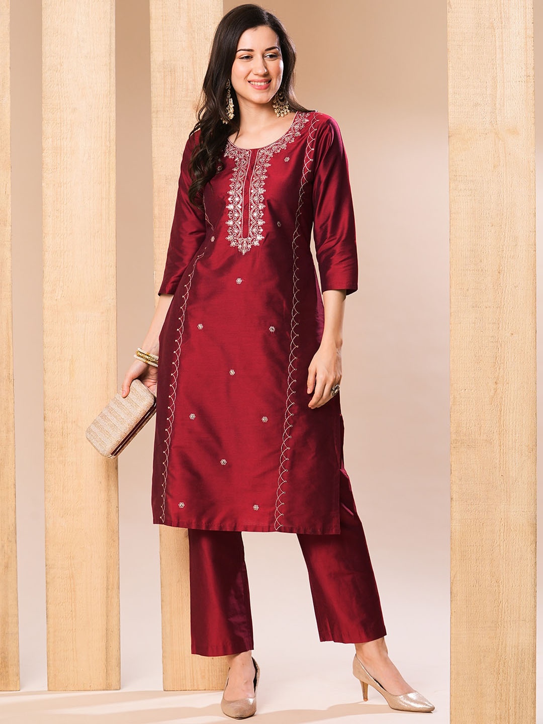 

Globus Ethnic Motifs Embroidered Regular Thread Work Kurta with Trousers, Red