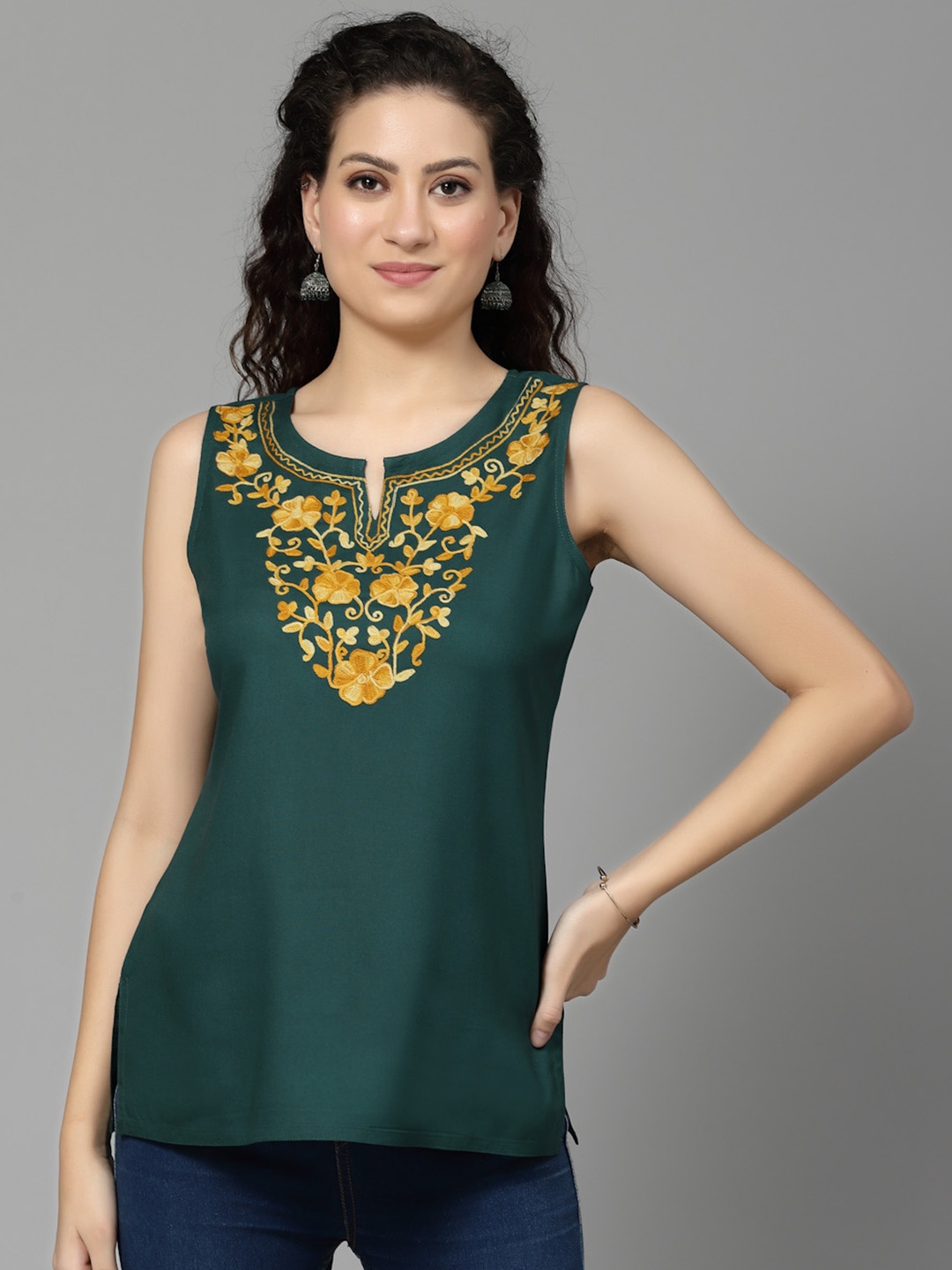 

QAZMI Kashmiri Aari Embroidered Sleeveless Kurti, Green