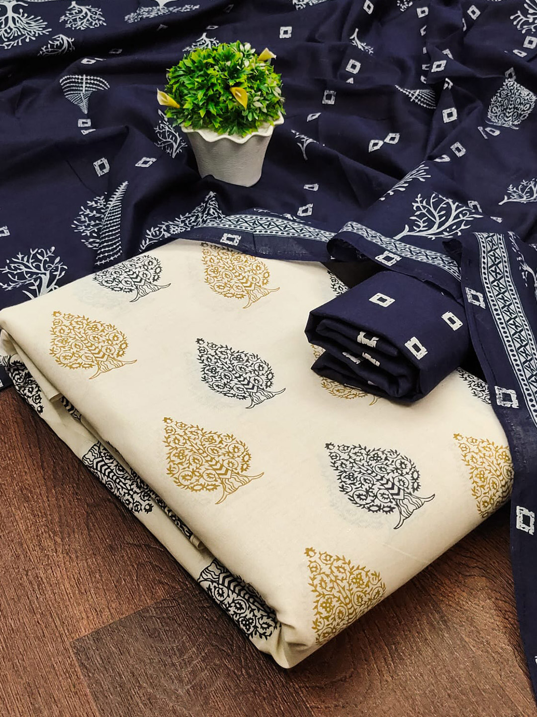 

mimi design Ethnic Motifs Printed Jute Cotton Unstitched Dress Material, Blue