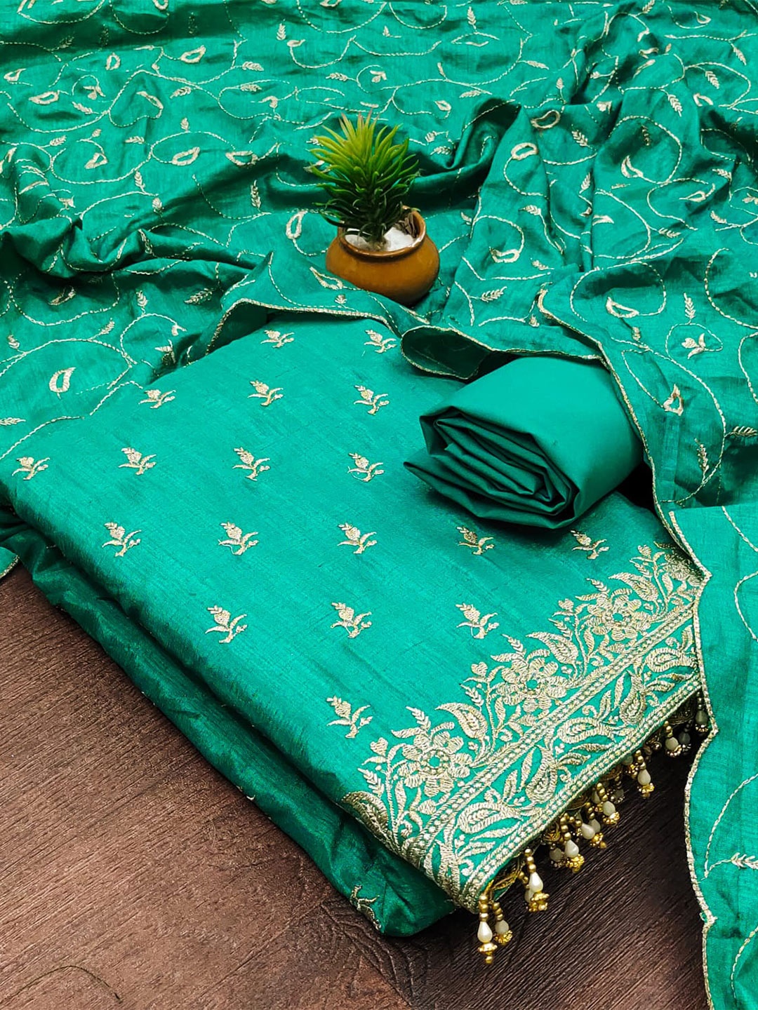 

mimi design Floral Embroidered Unstitched Dress Material, Turquoise blue