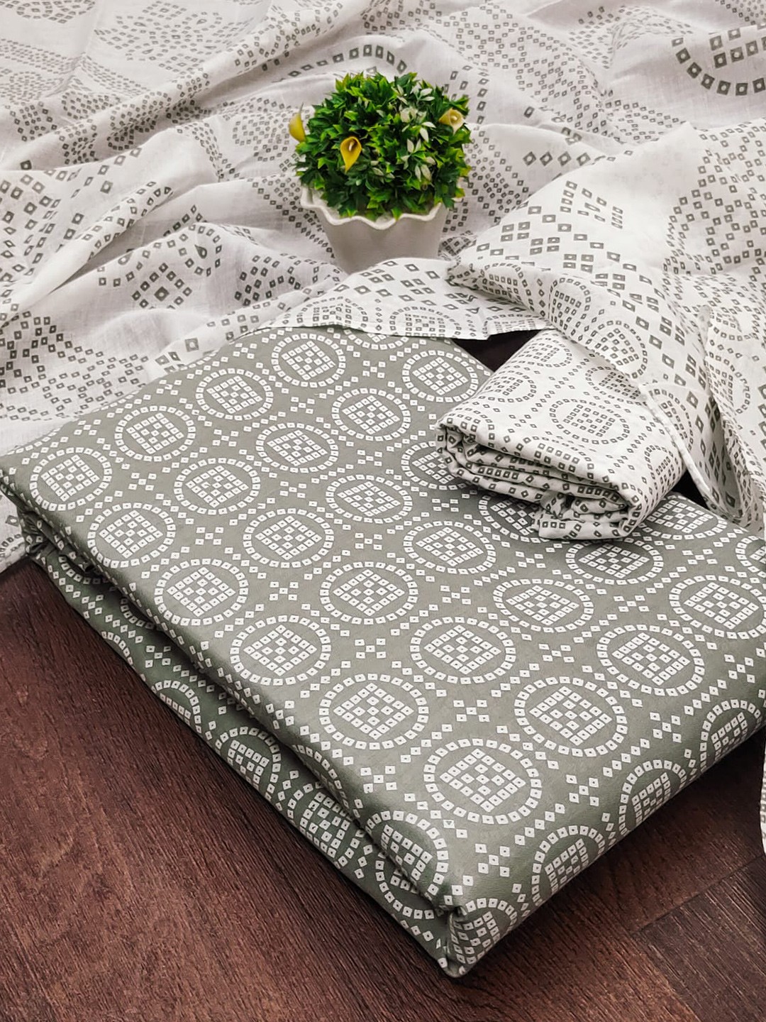 

mimi design Bandhani Printed Jute Cotton Unstitched Dress Material, Grey