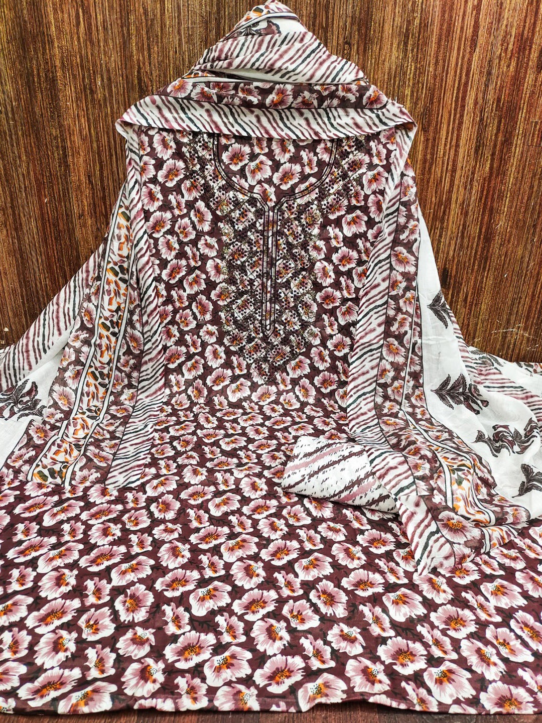 

mimi design Floral Printed Thread Work Jute Cotton Unstitched Dress Material, Fuchsia