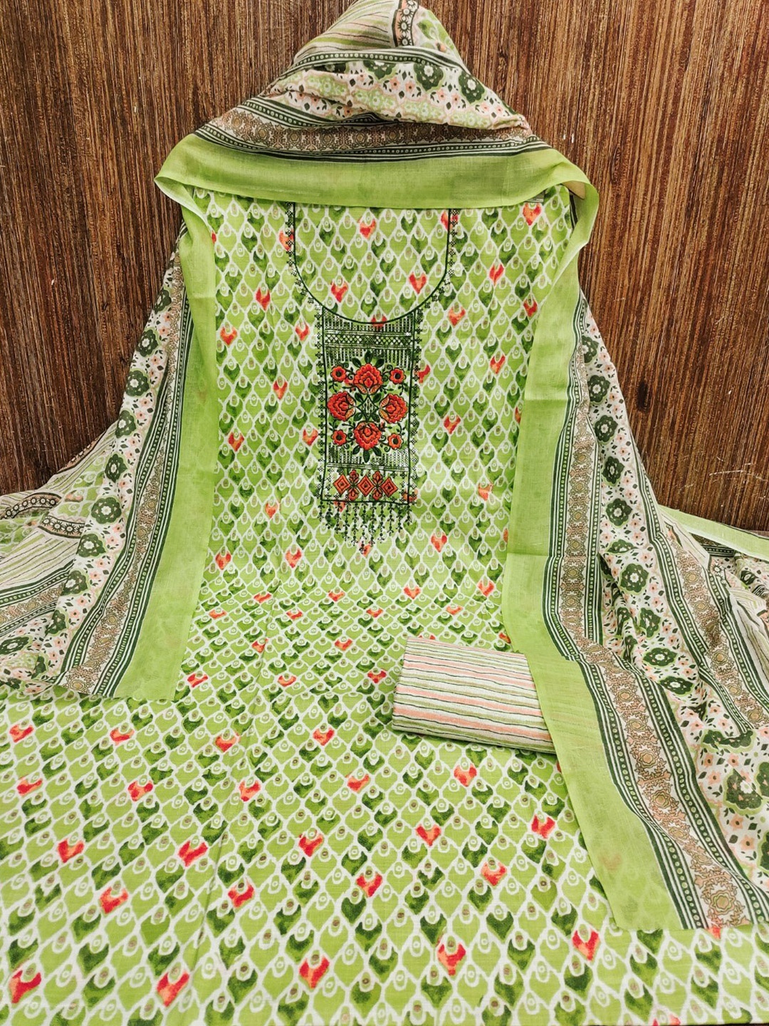 

mimi design Ethnic Motifs Printed Jute Cotton Unstitched Dress Material, Green