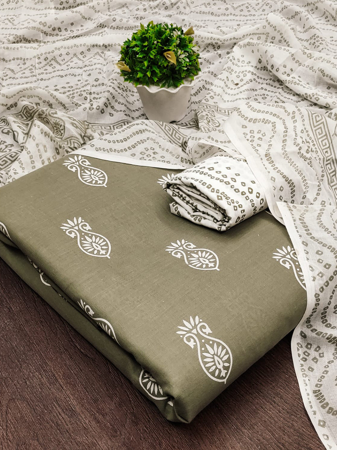 

mimi design Ethnic Motif Printed Jute Cotton Unstitched Dress Material, Grey