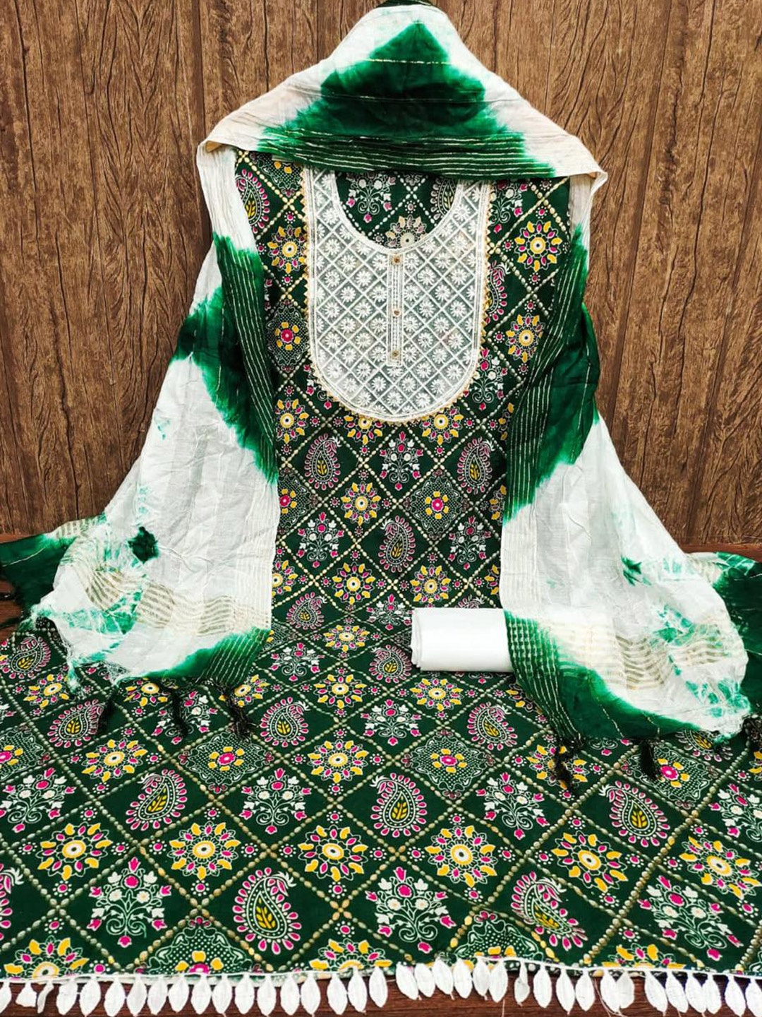 

mimi design Ethnic Motifs Printed Jute Cotton Unstitched Dress Material With Gotta Patti, Green