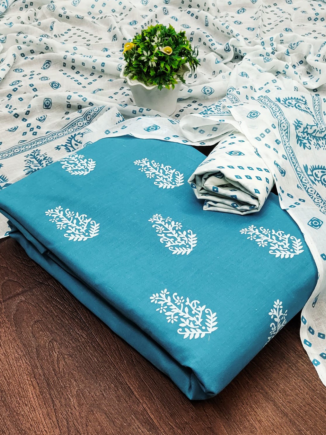 

mimi design Ethnic Motifs Printed Jute Cotton Unstitched Dress Material, Turquoise blue