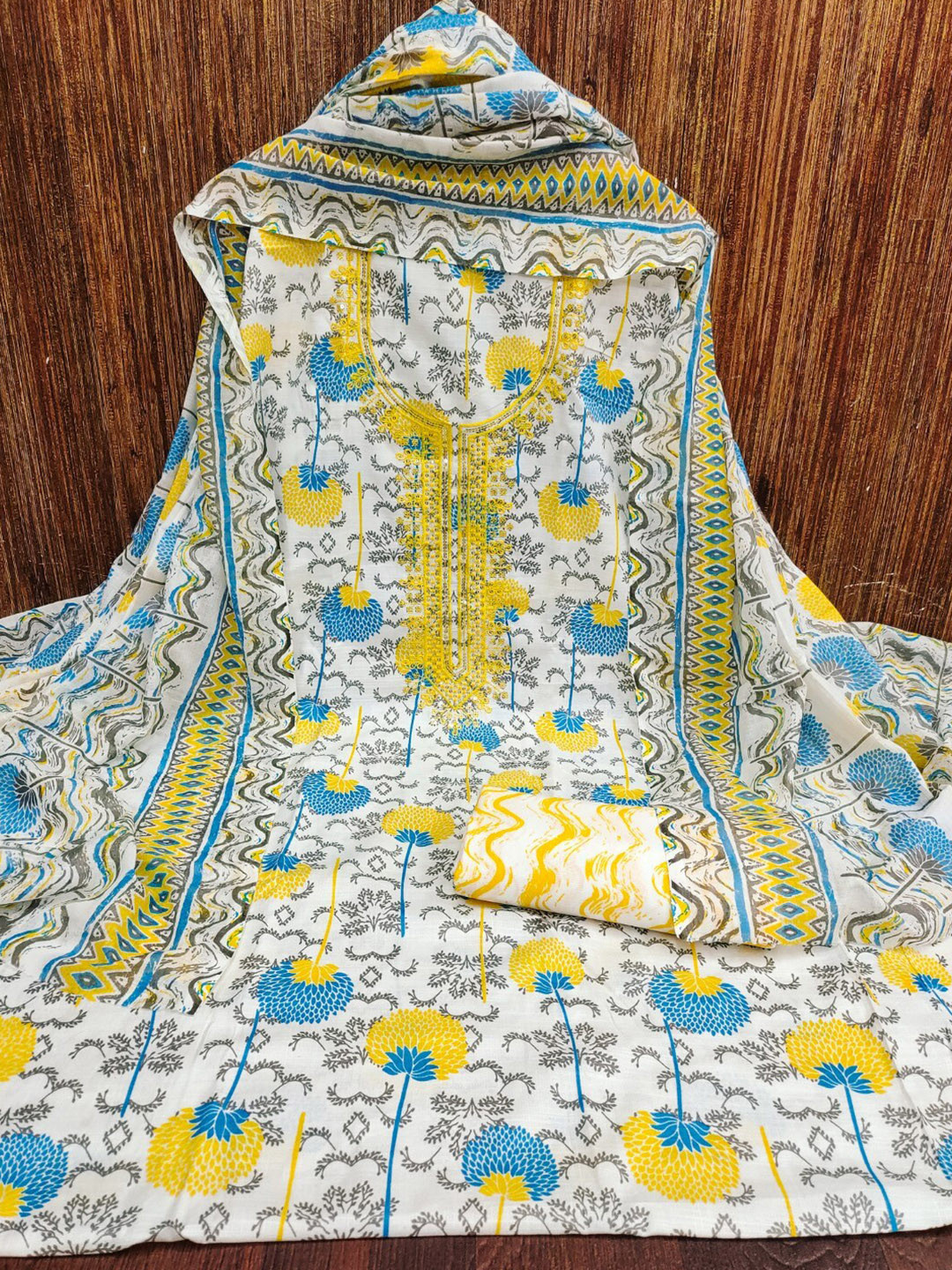 

mimi design Floral Printed Thread Work Jute Cotton Unstitched Dress Material, Yellow