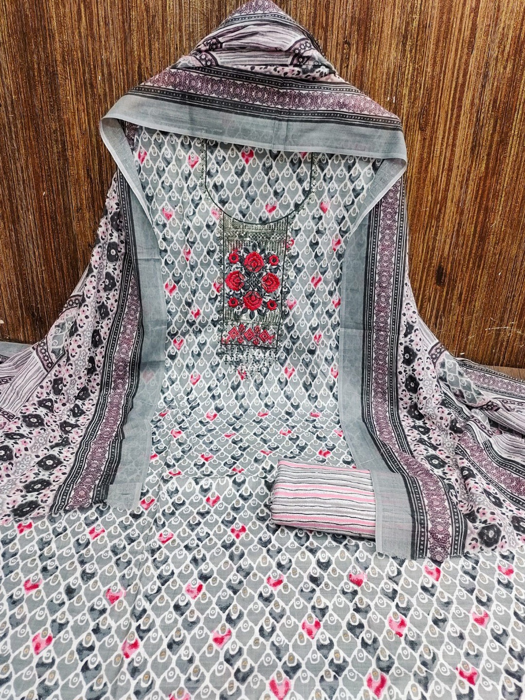 

mimi design Embroidered Jute Cotton Unstitched Dress Material, Grey