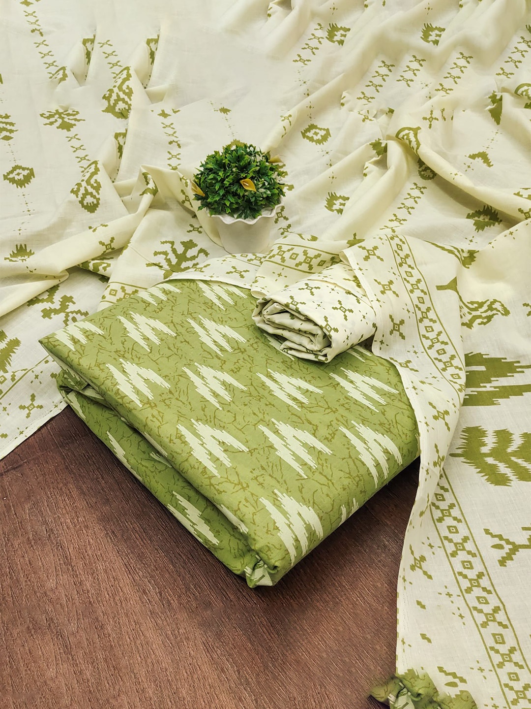 

mimi design Abstract Printed Unstitched Dress Material, Green