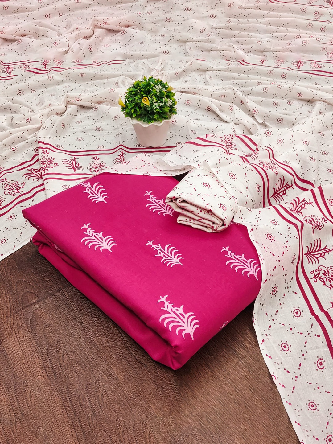 

mimi design Ethnic Motif Printed Jute Cotton Unstitched Dress Material, Red