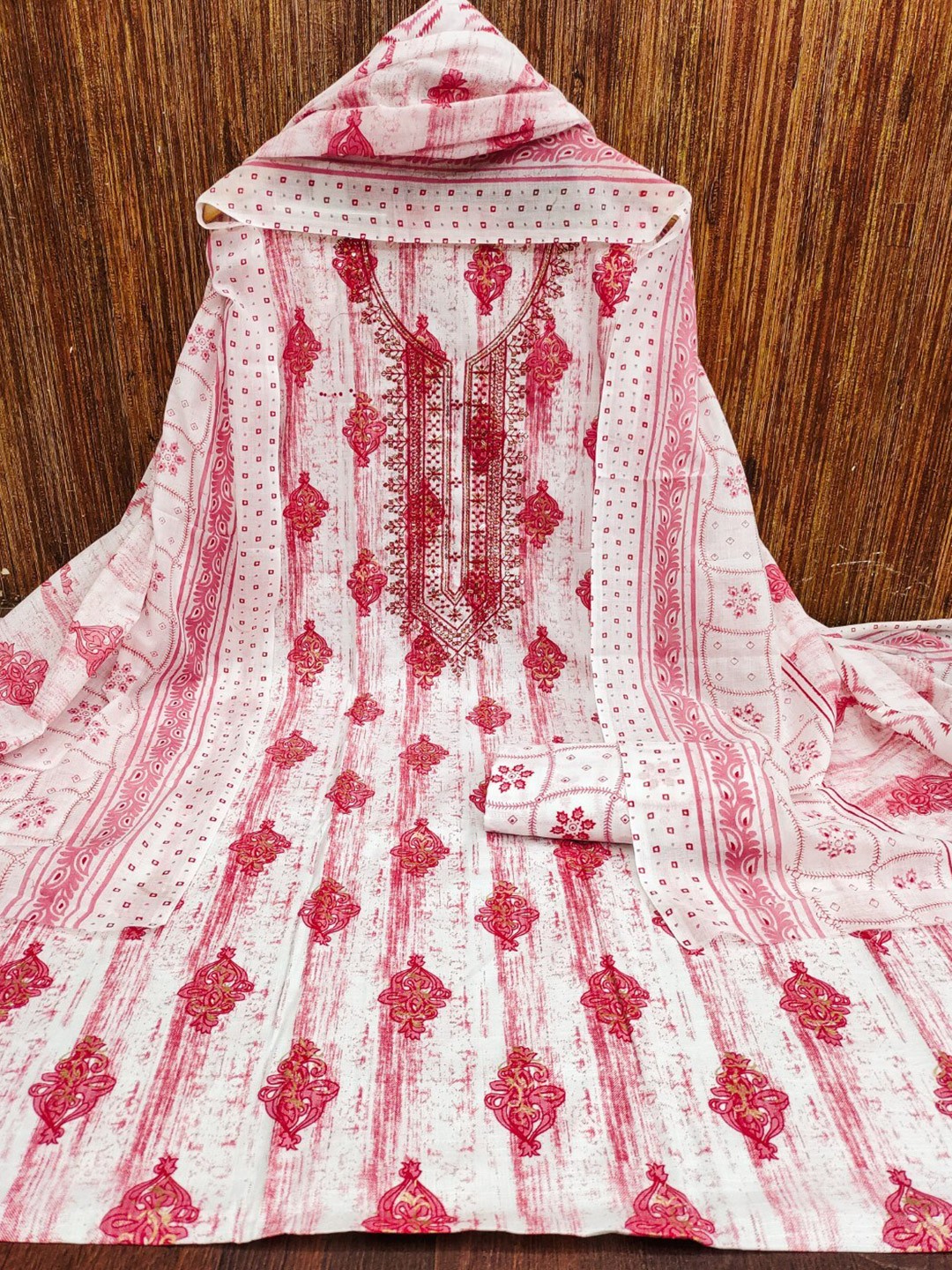 

mimi design Ethnic Motifs Printed Jute Cotton Unstitched Dress Material, Red