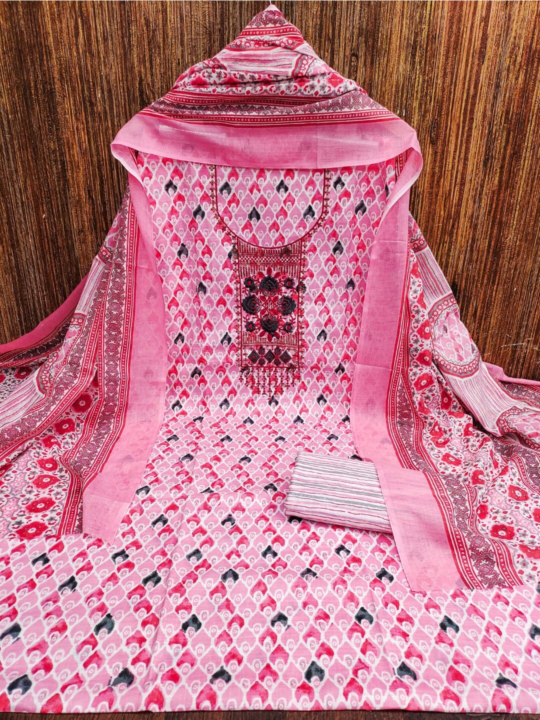 

mimi design Ethnic Motifs Printed Jute Cotton Unstitched Dress Material, Pink