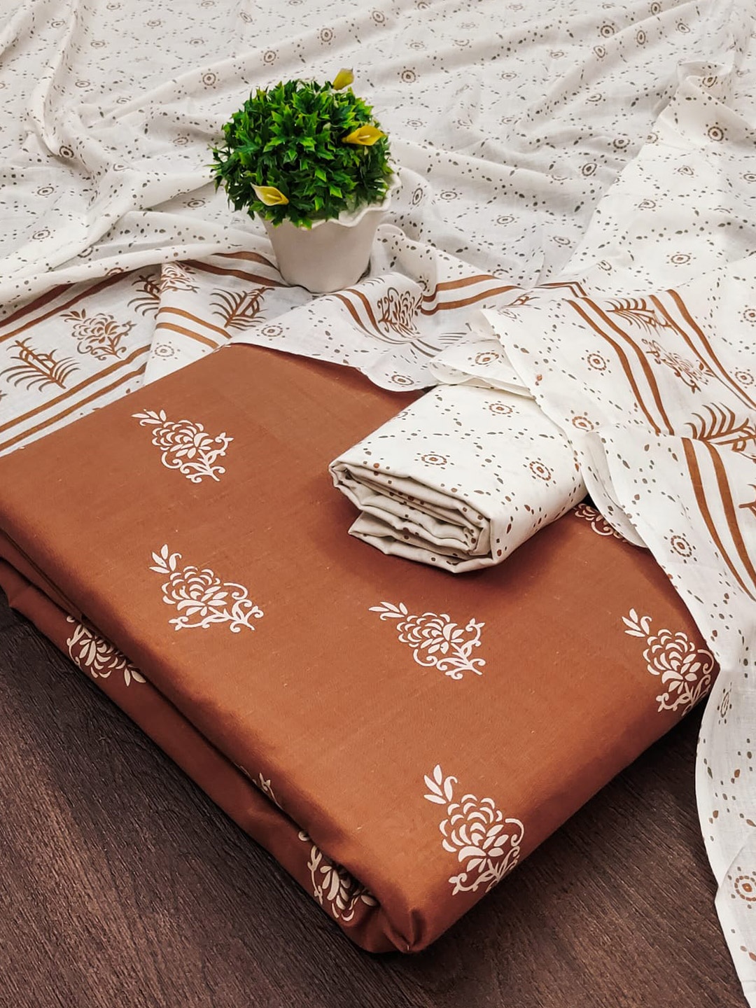 

mimi design Ethnic Motifs Printed Jute Cotton Unstitched Dress Material, Brown